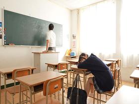 ねっとりベロチューと乳首舐めで誘惑 涎だらだら淫舌フェラで教師を沼らせる痴女J系 倉木しおり サンプル動画サムネイル